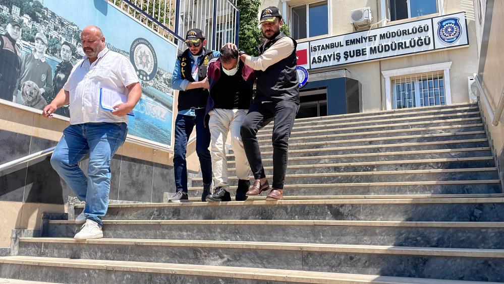 Bayrampaşa’da ayrı yaşadığı eşi ile kızını öldürdükten sonra polise teslim