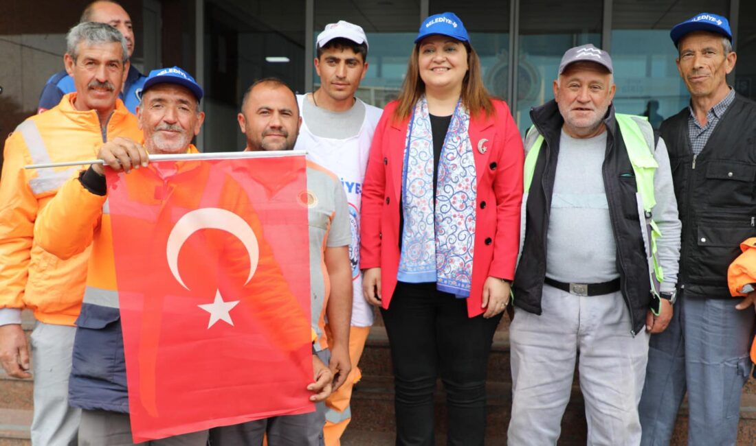Belediye Başkanı Burcu Köksal, Afyonkarahisar Belediyesi’nde çalışan işçilerle bir araya