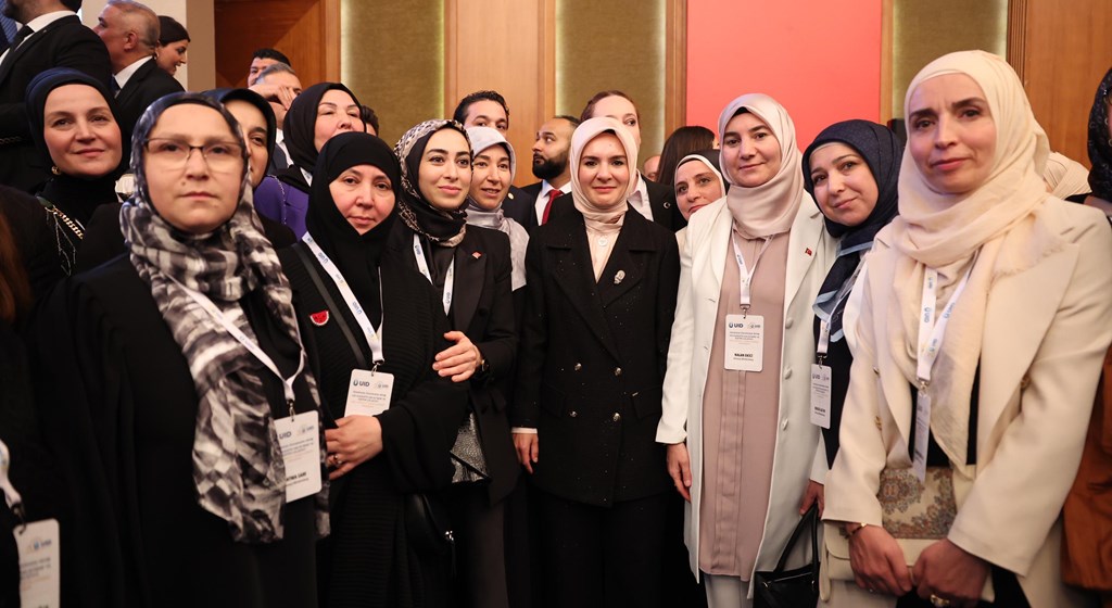Aile ve Sosyal Hizmetler Bakanı Mahinur Özdemir Göktaş, aileye yönelik
