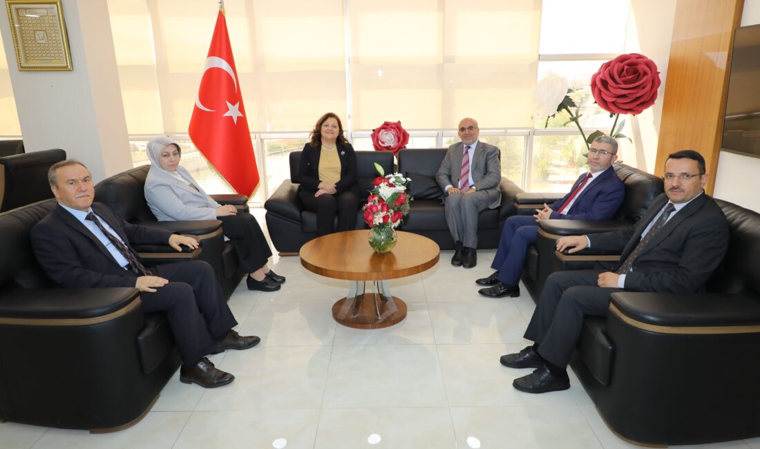 Afyonkarahisar Belediye Başkanı Burcu Köksal, Bilgi Evleri’nin tüm vatandaşların yararına