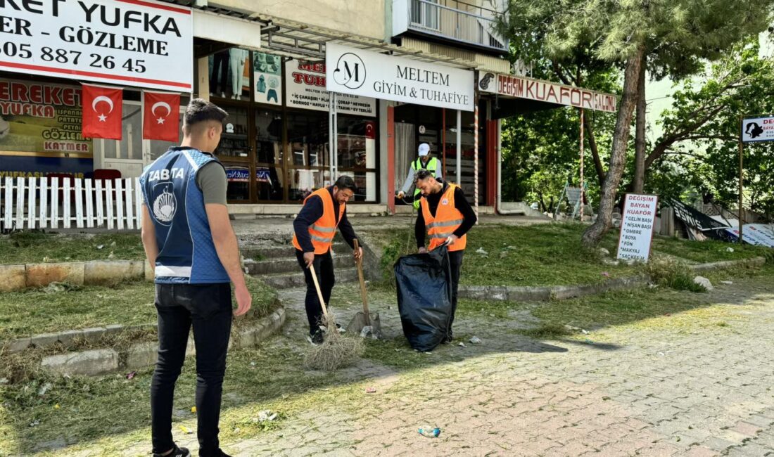 Dinar Belediye Başkanı Veysel Topçu’nun verdiği talimatla ilçe genelinde temizlik