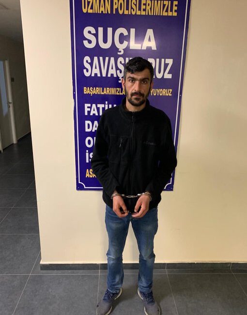 Bu yüze iyi bakın! Fatih’te bir kadını yolda yürüdüğü esnada kafa ve yumruk atarak