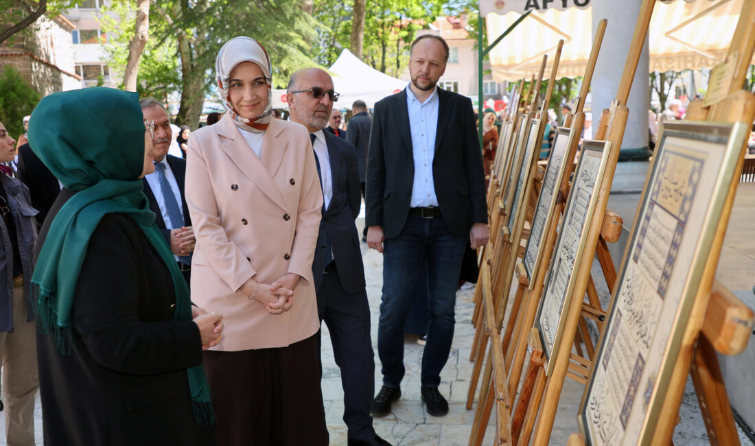 Afyonkarahisar Valisi Doç.Dr. Kübra Güran Yiğitbaşı, Afyonkarahisar’daki Hayır Çarşısı programına