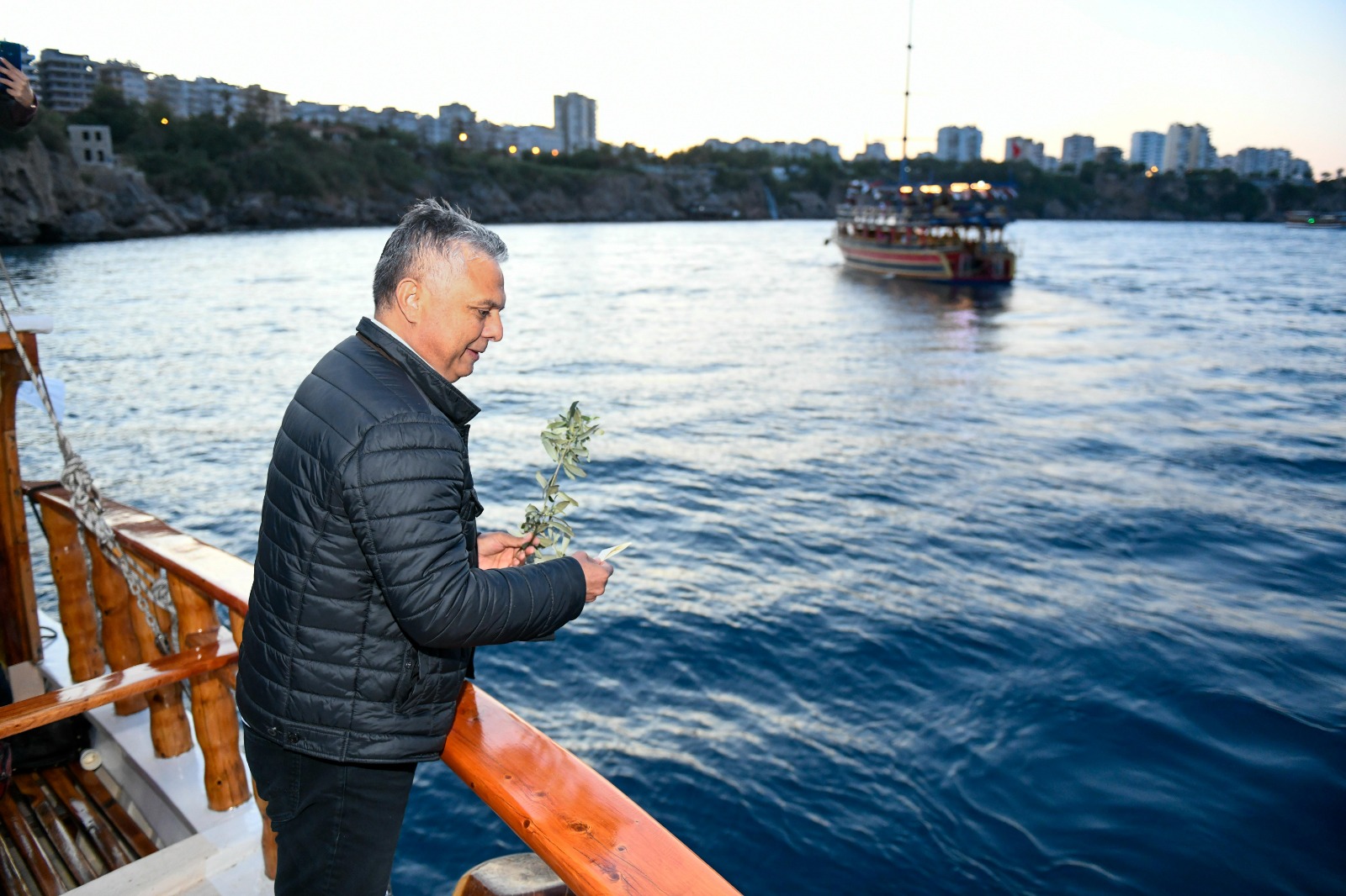 Antalya’da Muratpaşa Belediyesi, Hıdırellez geleneğini Akdeniz’in maviliklerinde yaşatacak. Yat Limanı’ndan