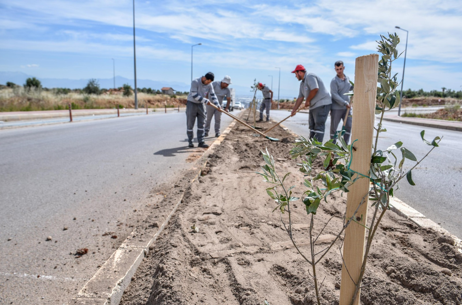 Antalya Kepez Belediyesi, ilçenin dört bir yanındaki yeşil alanları, meydanları
