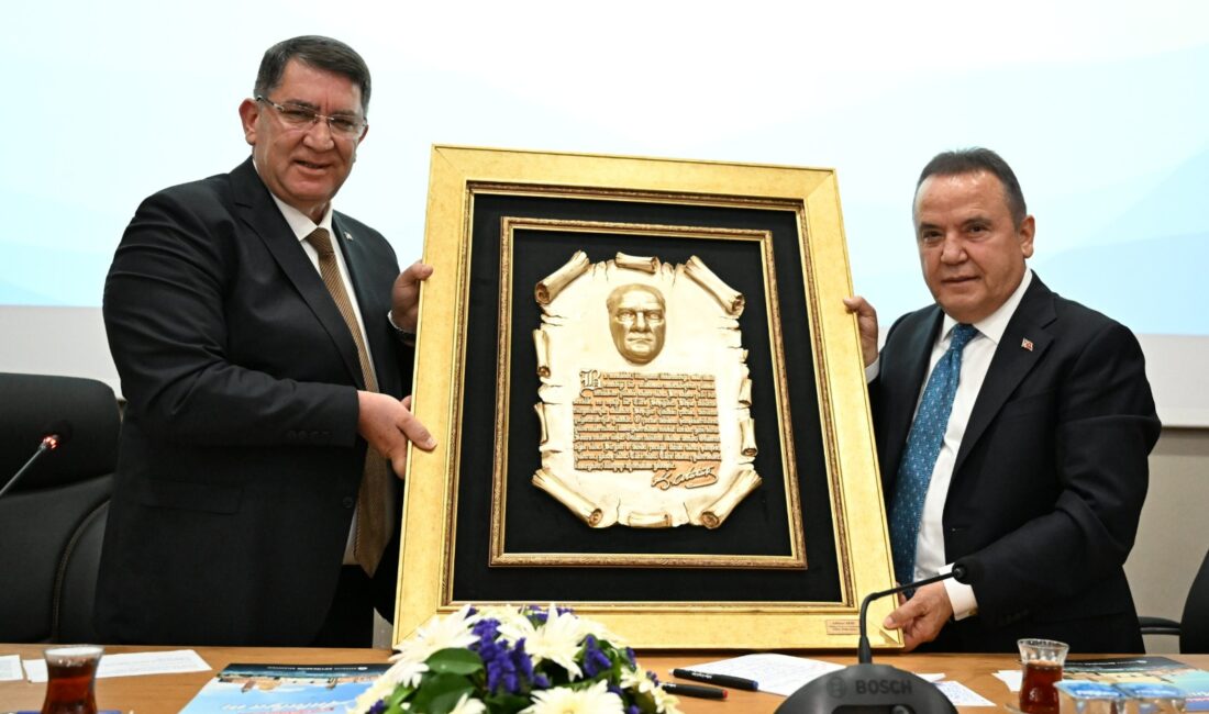Antalya Esnaf ve Sanatkarlar Odaları Birliği (AESOB) Başkanı Adlıhan Dere,