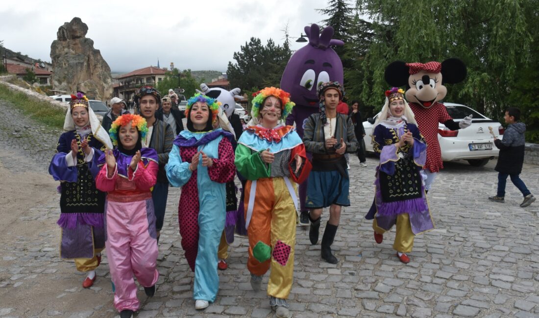 Afyonkarahisar’ın İhsaniye ilçesindeki tarihi Frig Vadisi’nde “Hıdırellez Bahar Şenliği” düzenlendi.