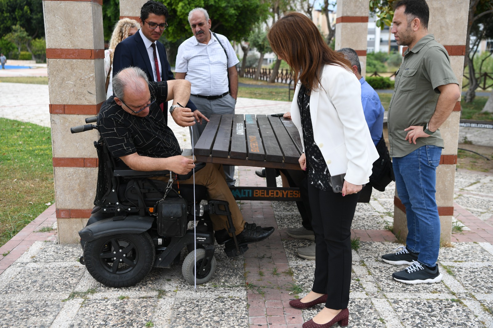 Antalya Konyaaltı Belediyesi, ilçeyi engellilerin daha rahat yaşayabileceği bir yer