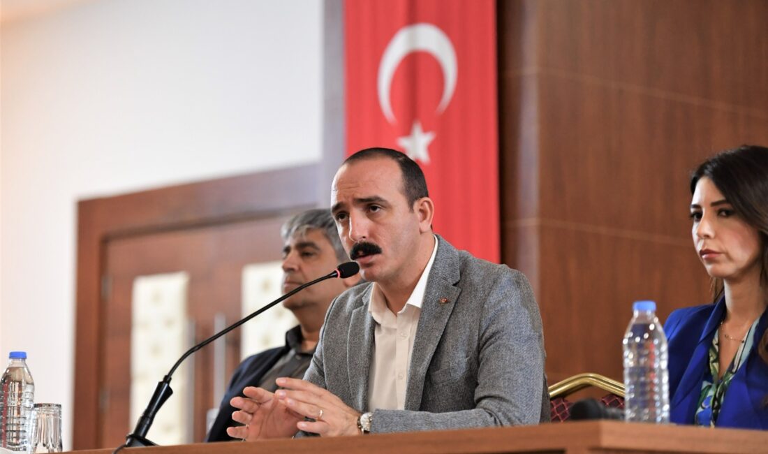 Konyaaltı Belediye Başkanı Cem Kotan, personelle yaptığı toplantıda belediyenin mali