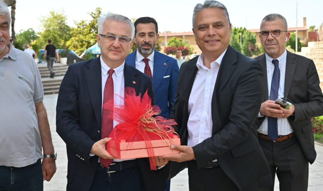   Muratpaşa Belediye Başkanı Ümit Uysal, Kepez Belediyesi’ni ziyaret etti.