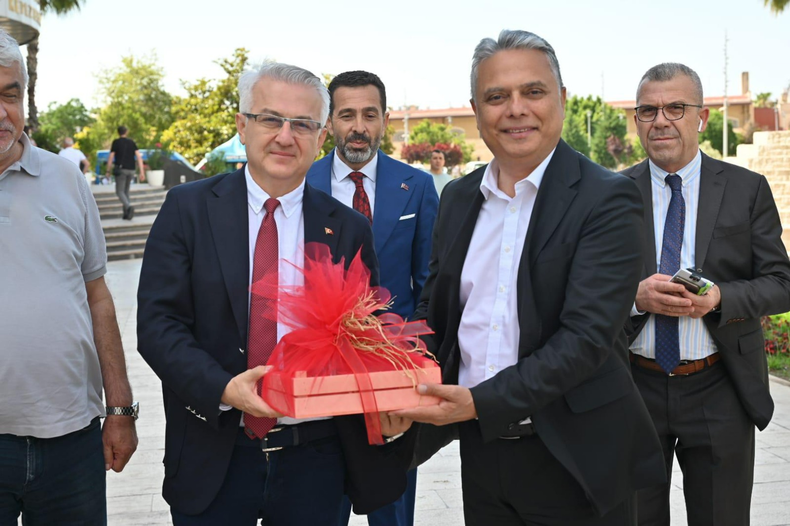   Muratpaşa Belediye Başkanı Ümit Uysal, Kepez Belediyesi’ni ziyaret etti.