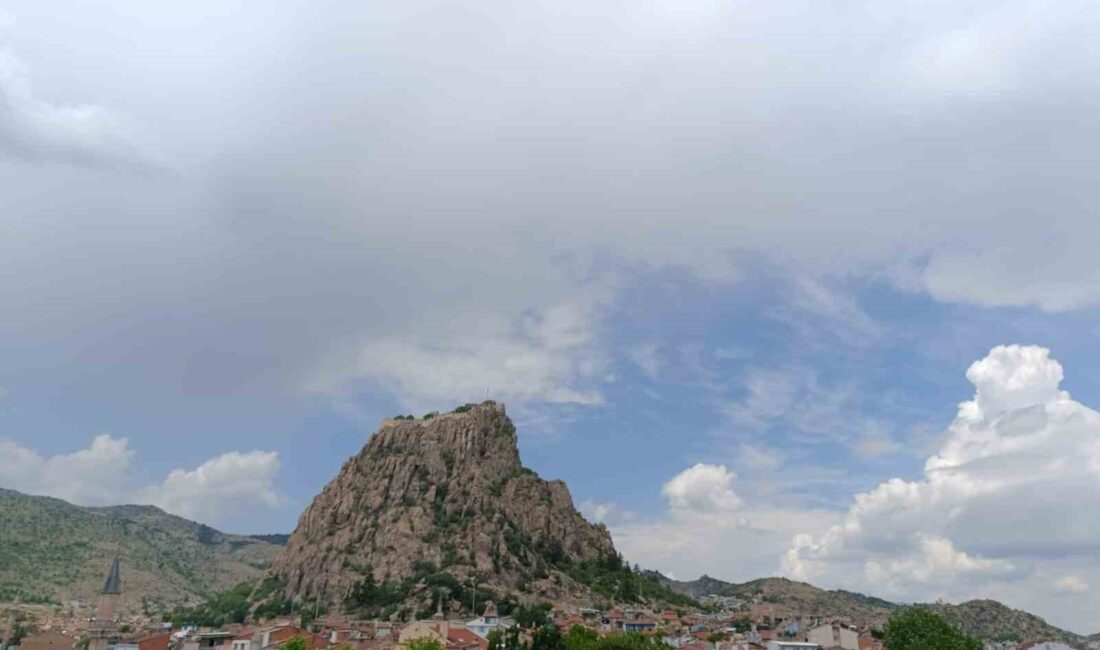 METEOROLOJİDEN AFYONKARAHİSAR VE ÇEVRESİ İÇİN GÖK GÜRÜLTÜLÜ SAĞANAK YAĞIŞ UYARISI