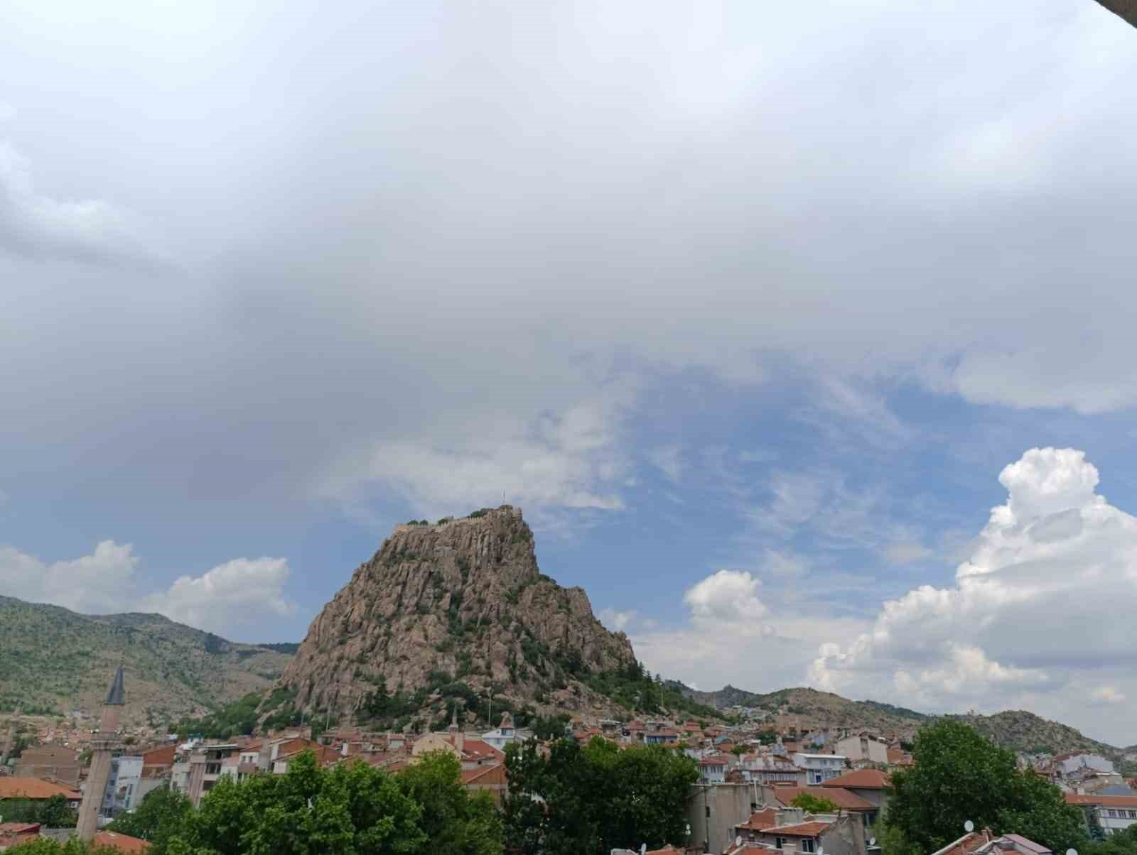 METEOROLOJİDEN AFYONKARAHİSAR VE ÇEVRESİ İÇİN GÖK GÜRÜLTÜLÜ SAĞANAK YAĞIŞ UYARISI