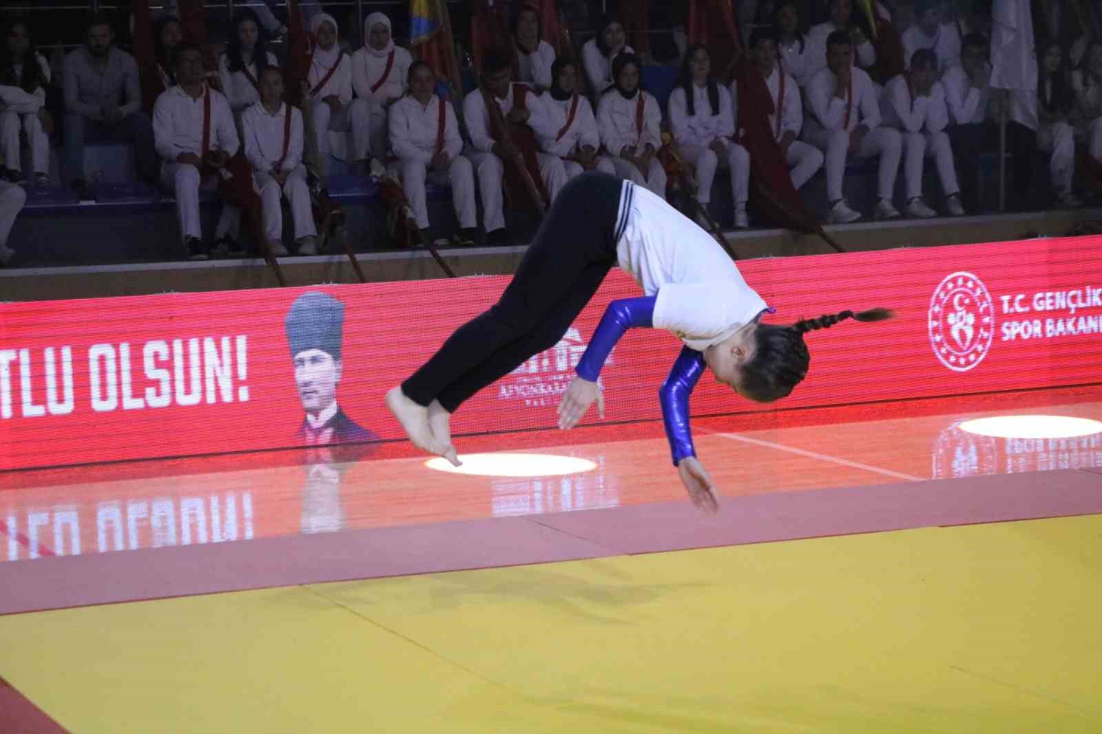 Afyonkarahisar’da 19 Mayıs Atatürk’ü Anma, Gençlik ve Spor Bayramı coşku