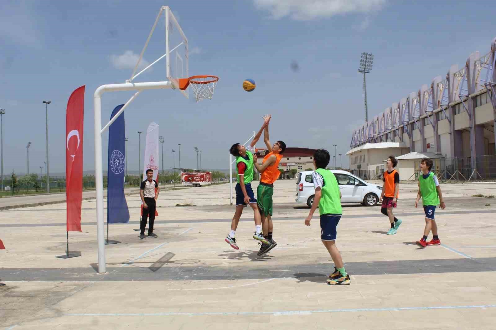 GENÇLİK VE SPOR BAKANLIĞI TARAFINDAN 81 İLDE BAŞLATILAN SOKAKLAR BİZİM