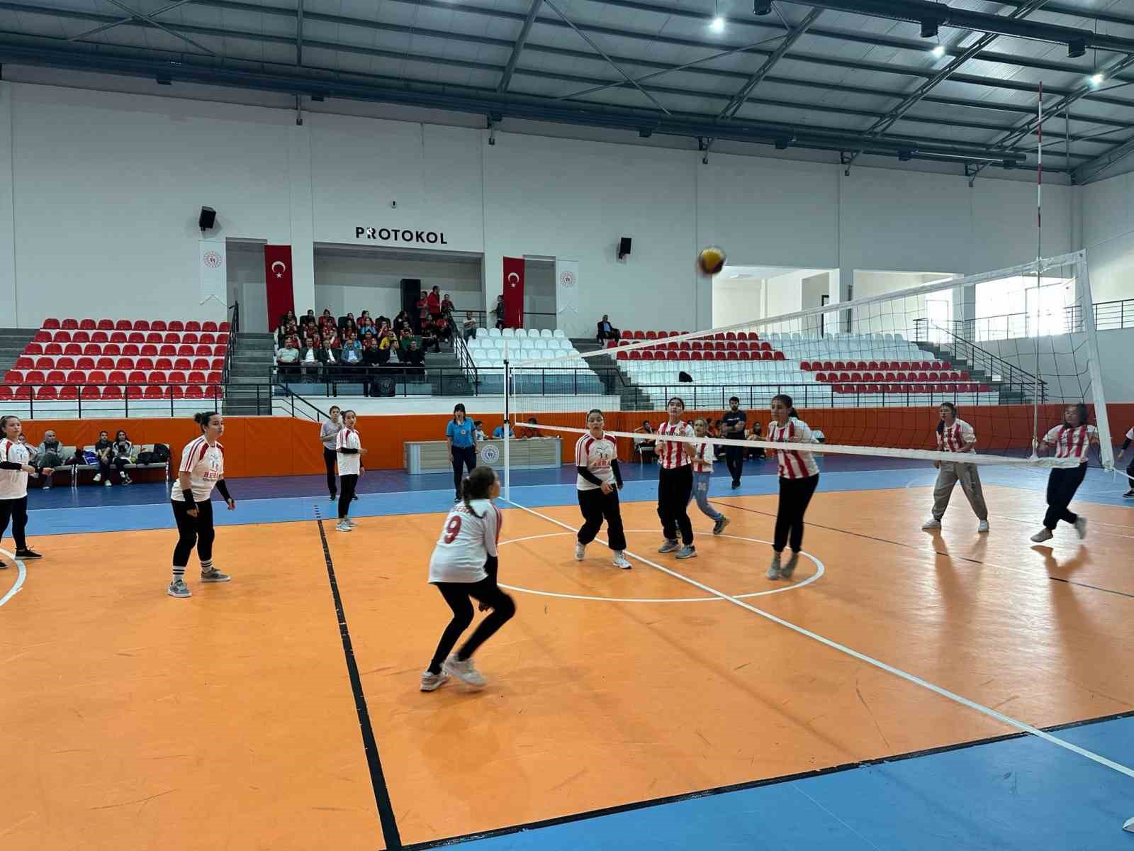 AFYONKARAHİSAR'DA GENÇ SPORCULAR MÜDÜR KASAPOĞLU İLE BİR ARAYA GELDİ