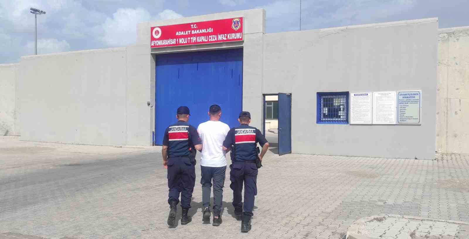 Afyonkarahisar’da hakkında 4 yıl hapis cezası bulunan şahıs yakalanarak cezaevine