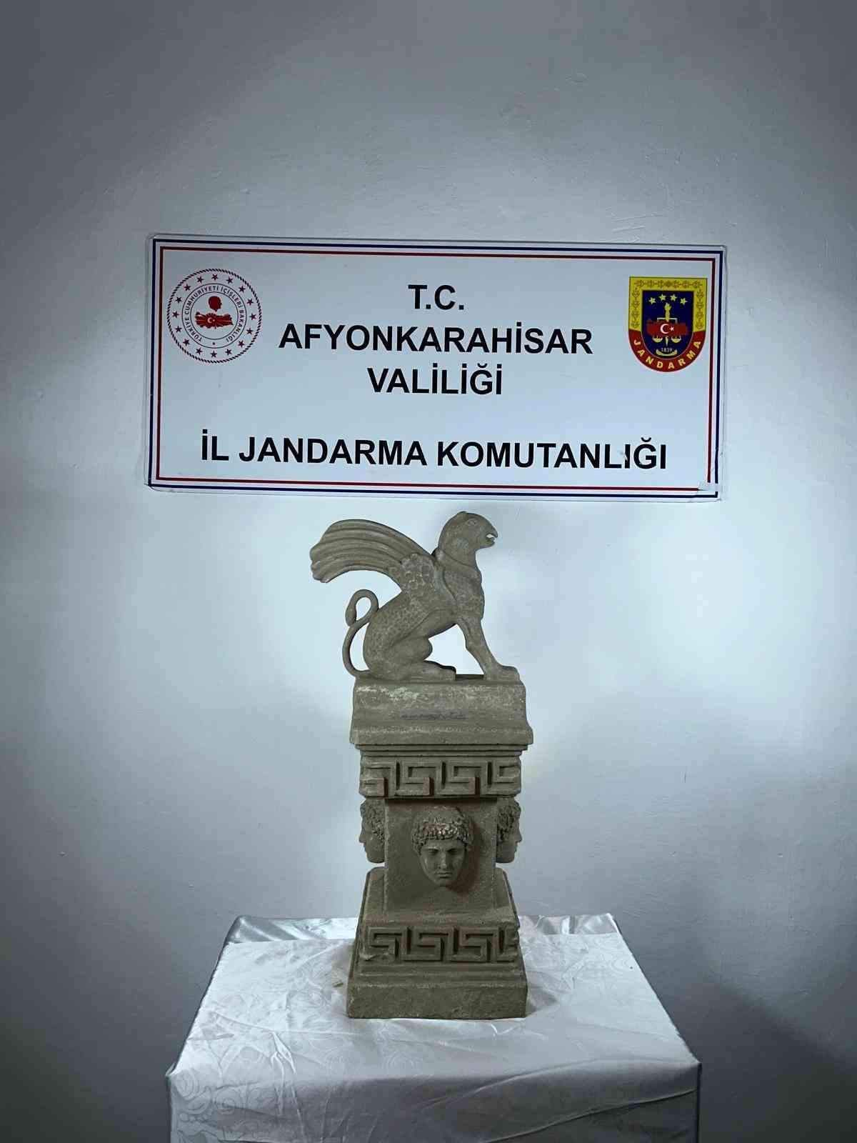 AFYONKARAHİSAR’DA İL JANDARMA KOMUTANLIĞI EKİPLERİ TARAFINDAN DÖRT CEPHESİNDE İNSAN BAŞI