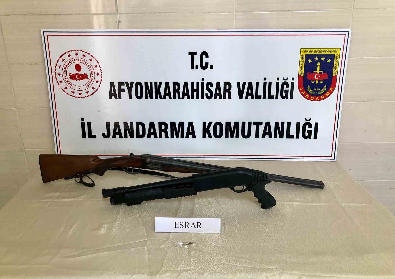 Afyonkarahisar’da jandarma ekipleri uyuşturucu madde ticareti yaptığını belirlediği bir şahsın