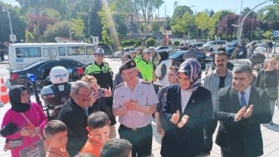 ) - AFYONKARAHİSAR'DA DÜZENLENEN 'TRAFİK HAFTASI' ETKİNLİKLERİ KAPSAMINDA, AFYONKARAHİSAR VALİSİ