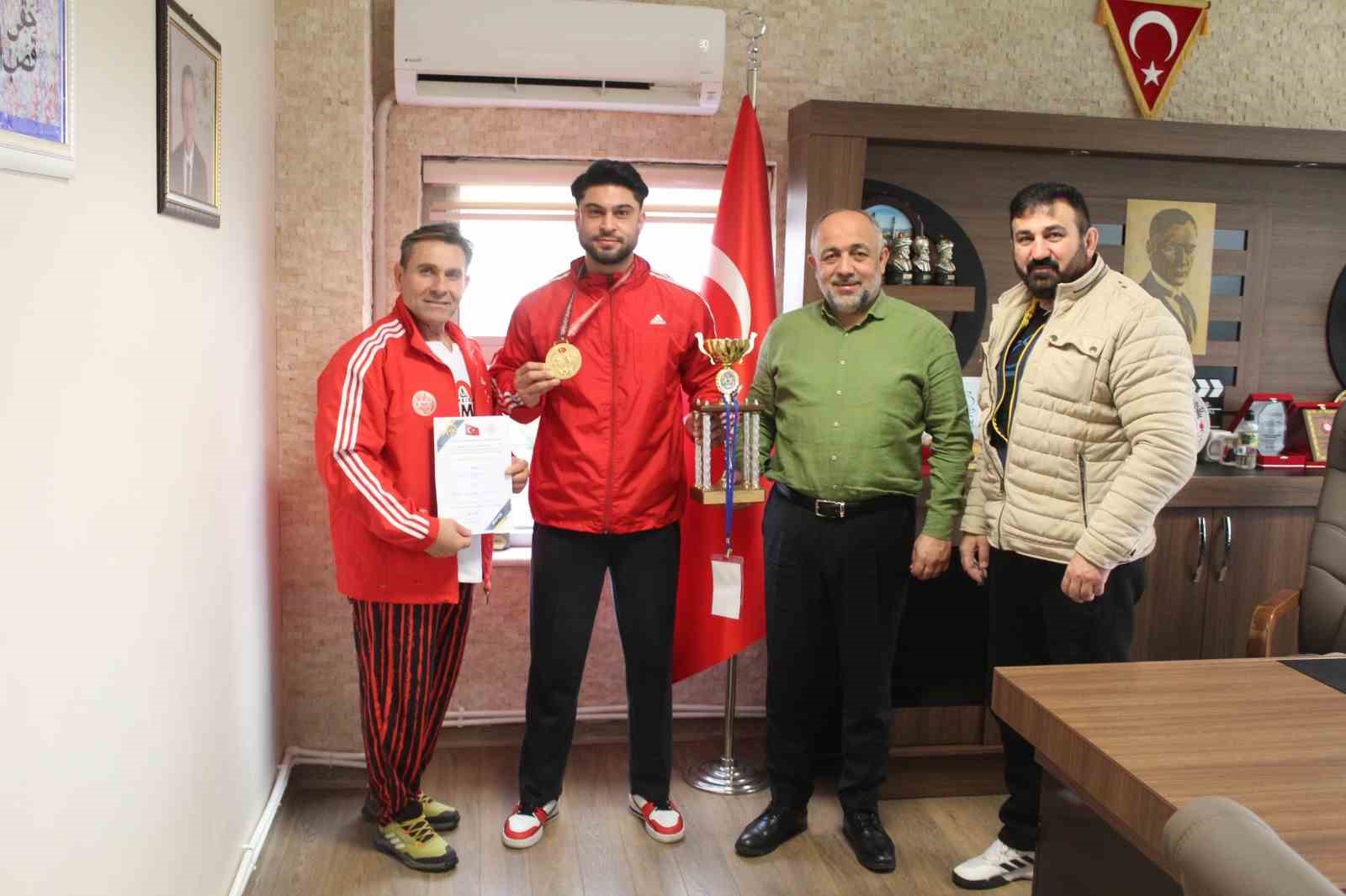 Afyonkarahisarlı milli vücut geliştirme sporcusu Aykut Turan, İspanya’da gerçekleştirilen yarışmada