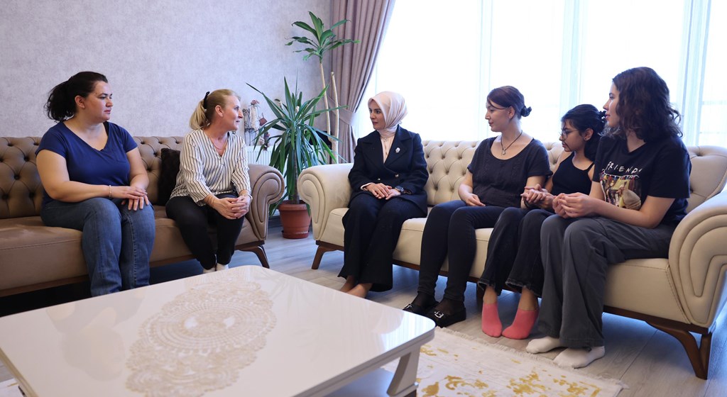   Aile ve Sosyal Hizmetler Bakanı Mahinur Özdemir Göktaş, 23