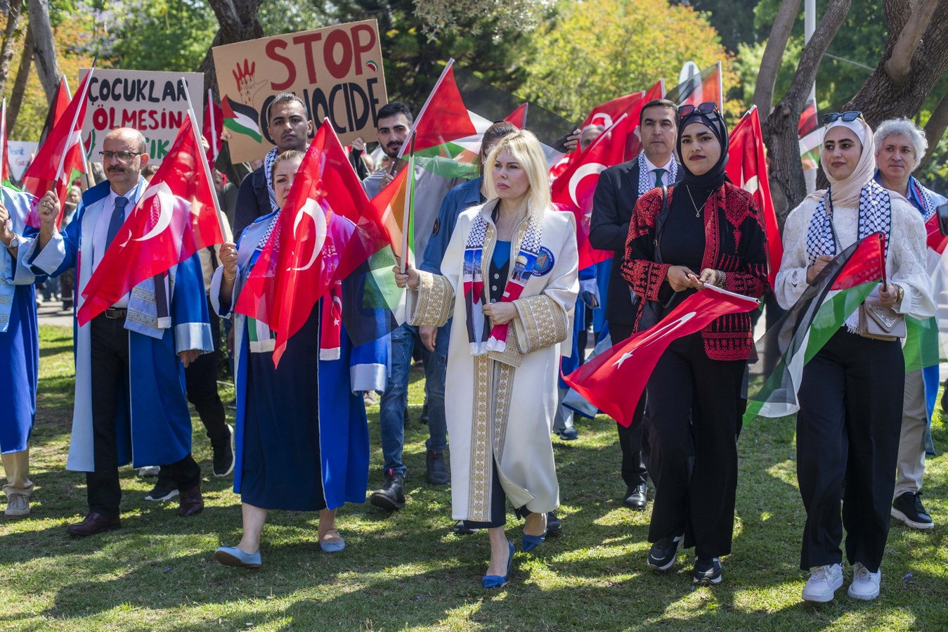     Akdeniz Üniversitesi Rektörü Prof. Dr. Özlenen Özkan, Filistinli