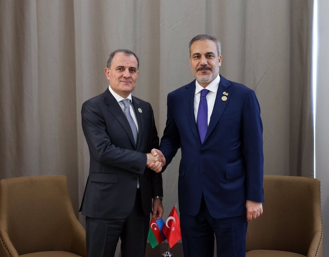 Dışişleri Bakanı Hakan Fidan, Gambiya’da Azerbaycan Dışişleri Bakanı Ceyhun Bayramov