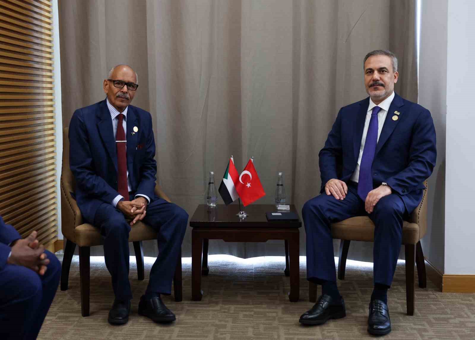 DIŞİŞLERİ BAKANI HAKAN FİDAN, GAMBİYA'DA SUDAN DIŞİŞLERİ BAKAN VEKİLİ HÜSEYİN