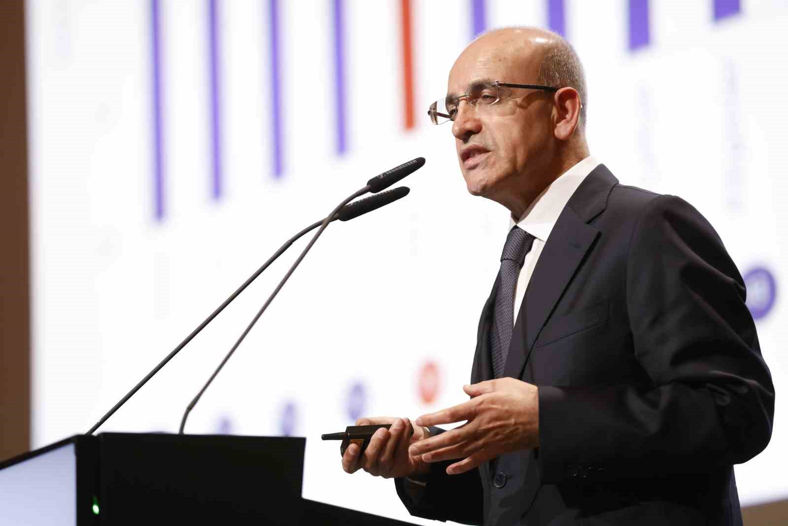 Hazine ve Maliye Bakanı Mehmet Şimşek, Türkiye’nin risk primini gösteren