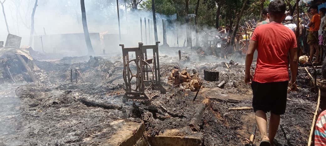 Bangladeş’in Cox’s Bazar şehrinde Arakanlı Müslümanların kaldığı bir kampta çıkan