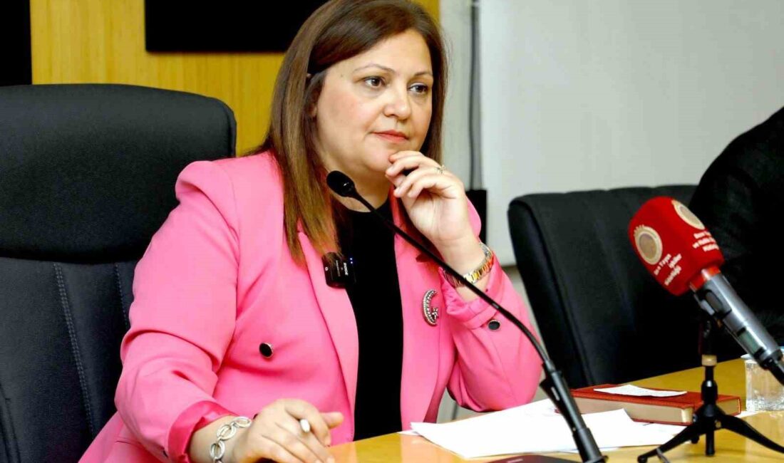 Afyonkarahisar Belediye Başkanı Burcu Köksal, Halk Günü toplantısında yaptığı konuşmada
