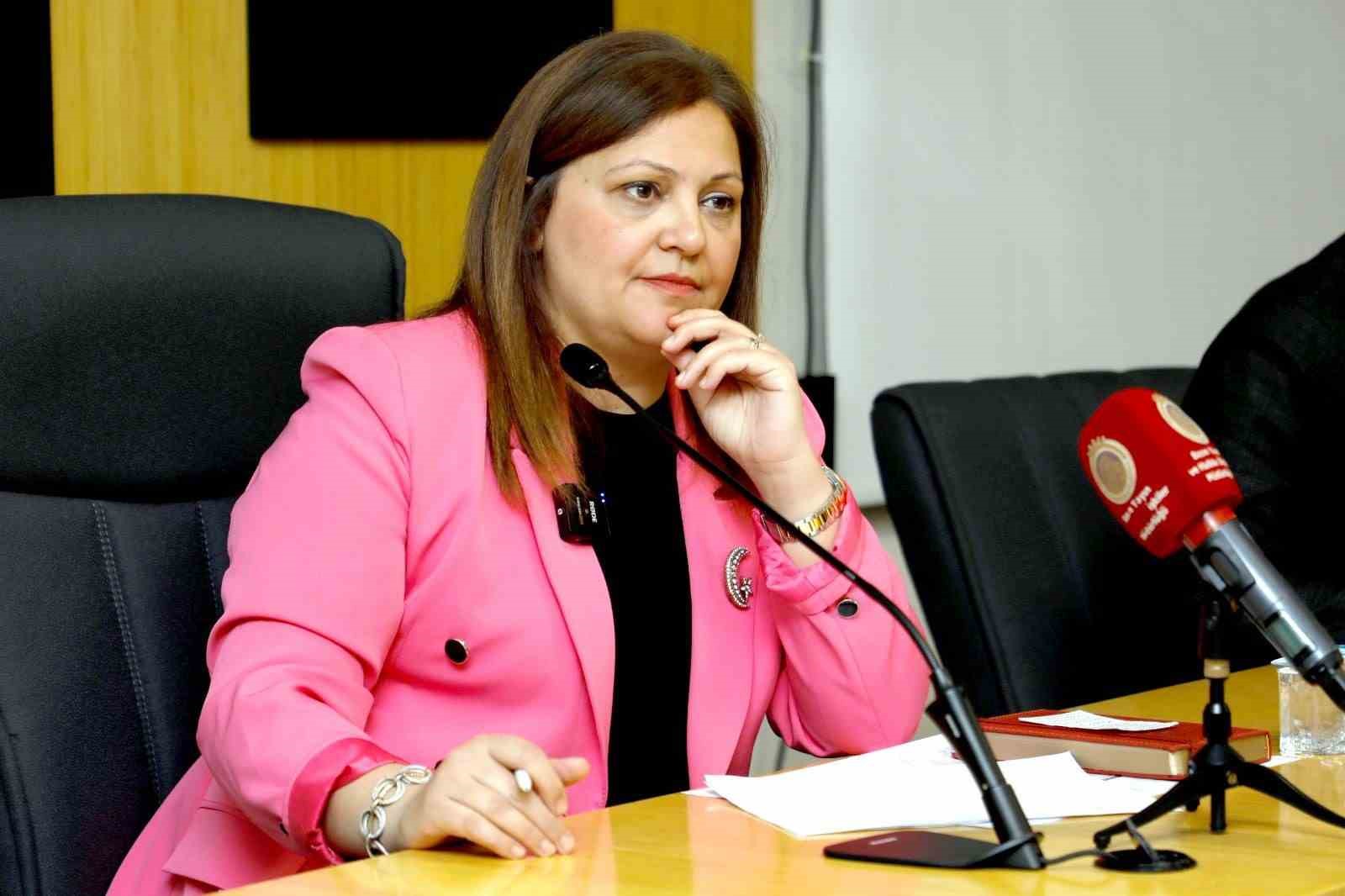 Afyonkarahisar Belediye Başkanı Burcu Köksal, Halk Günü toplantısında yaptığı konuşmada