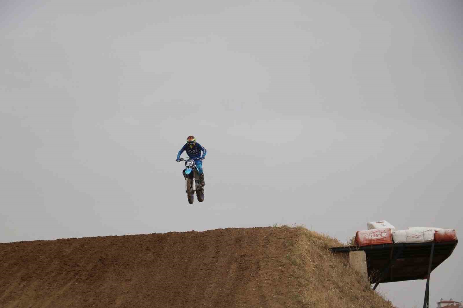 Türkiye Motosiklet Federasyonu Başkanı Bekir Yunus Uçar, motokros sporuna ilgilinin