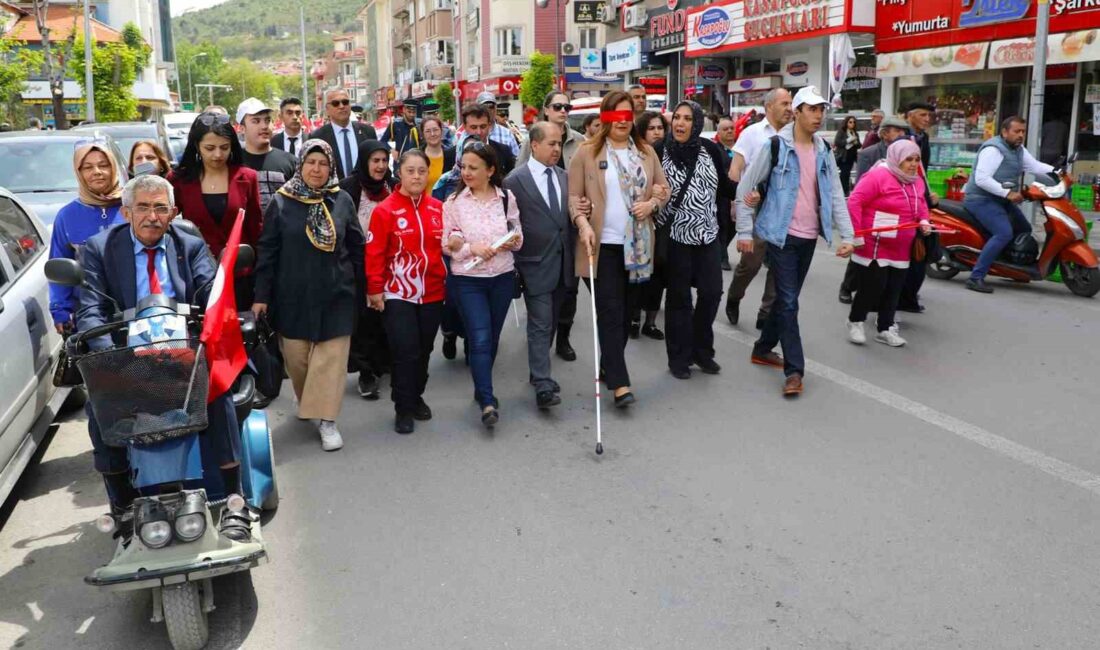 AFYONKARAHİSAR BELEDİYE BAŞKANI BURCU KÖKSAL, ENGELLİ BİREYLERİN YAŞADIKLARI ZORLUKLARA DİKKAT