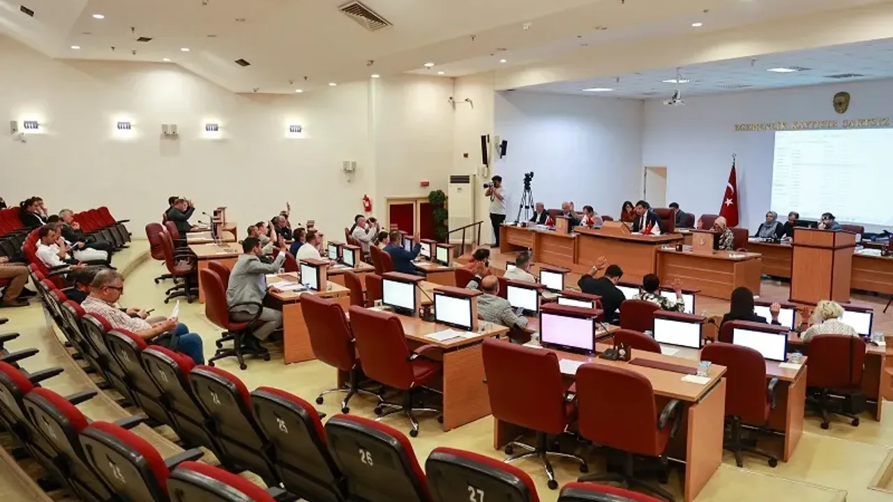 Geçtiğimiz günlerde Afyonkarahisar Belediyesi Meclisi’nde alınan kararla yabancı uyruklu kişiler