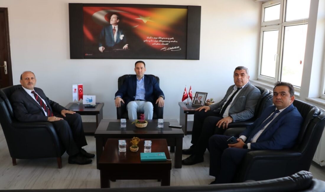 İl Milli Eğitim Müdürü Miraç Sünnetci, Bolvadin Kaymakamı Taner Bolat’ı