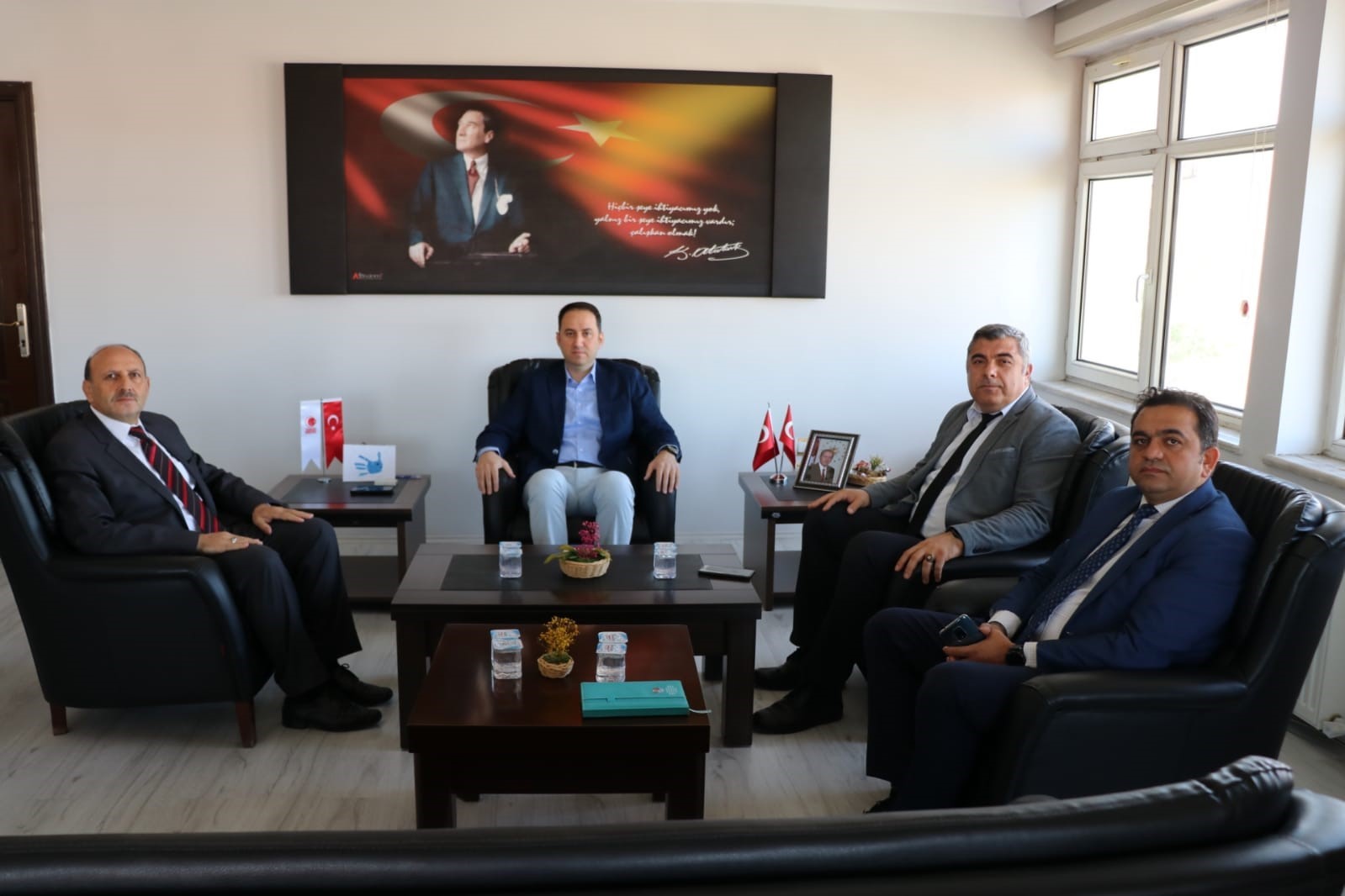 İl Milli Eğitim Müdürü Miraç Sünnetci, Bolvadin Kaymakamı Taner Bolat’ı