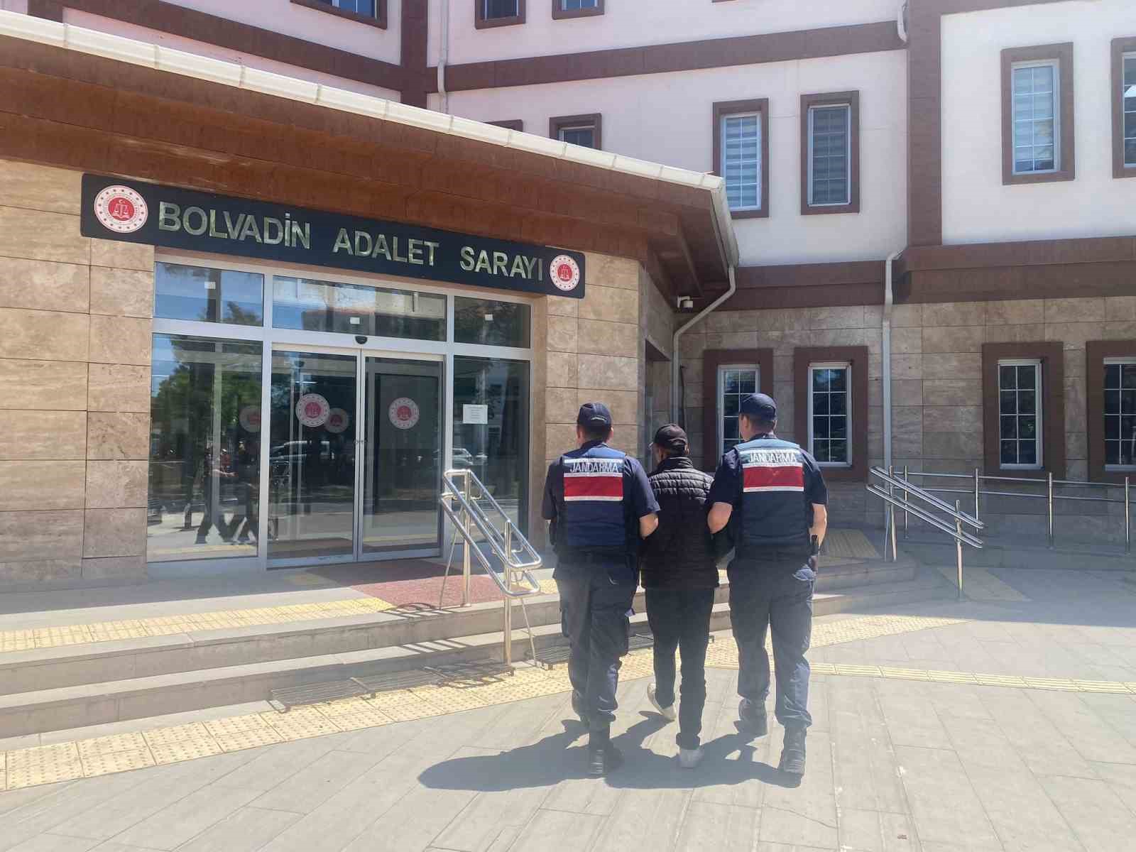 AFYONKARAHİSAR’DA UYUŞTURUCU SATMA VE CİNSEL İSTİSMAR SUÇLARDAN ARANAN 2 ŞAHIS