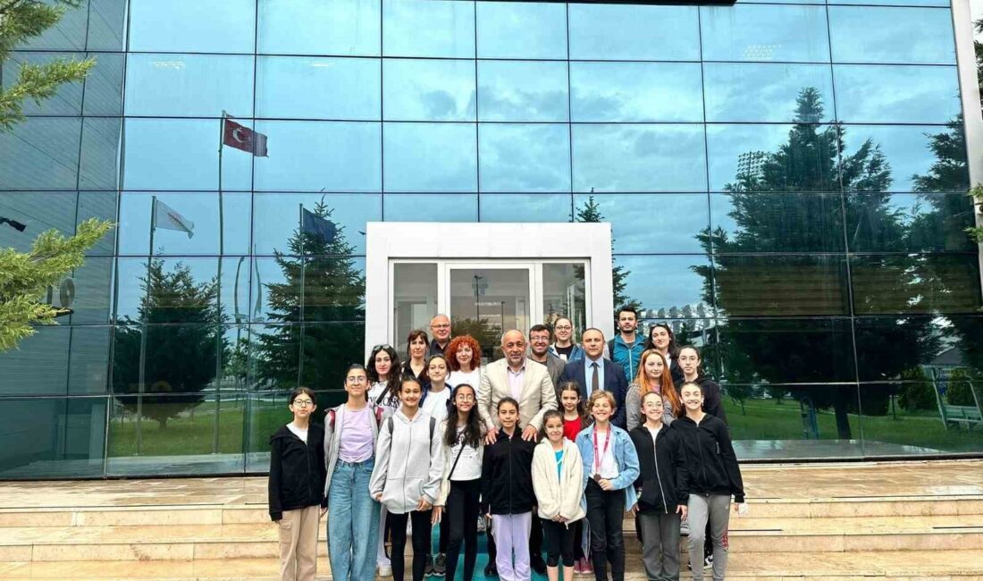 Afyonkarahisar Gençlik ve Spor İl Müdürlüğü cimnastik sporcuları ve antrenörleri