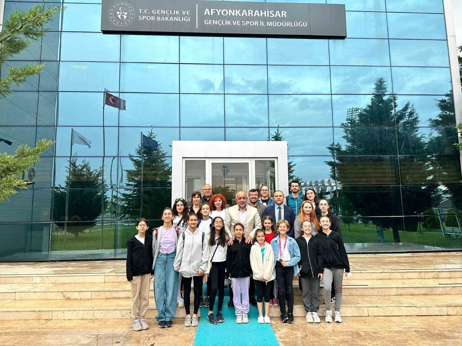 Afyonkarahisar Gençlik ve Spor İl Müdürlüğü cimnastik sporcuları ve antrenörleri