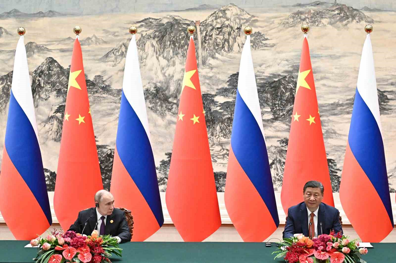 Çin Devlet Başkanı Xi Jinping, Rusya Devlet Başkanı Vladimir Putin