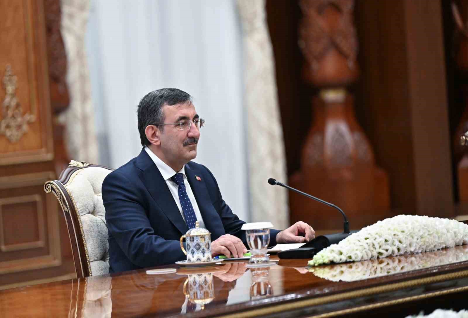 Cumhurbaşkanı Yardımcısı Cevdet Yılmaz, Taşkent’te Özbekistan Cumhurbaşkanı Şevket Mirziyoyev ile