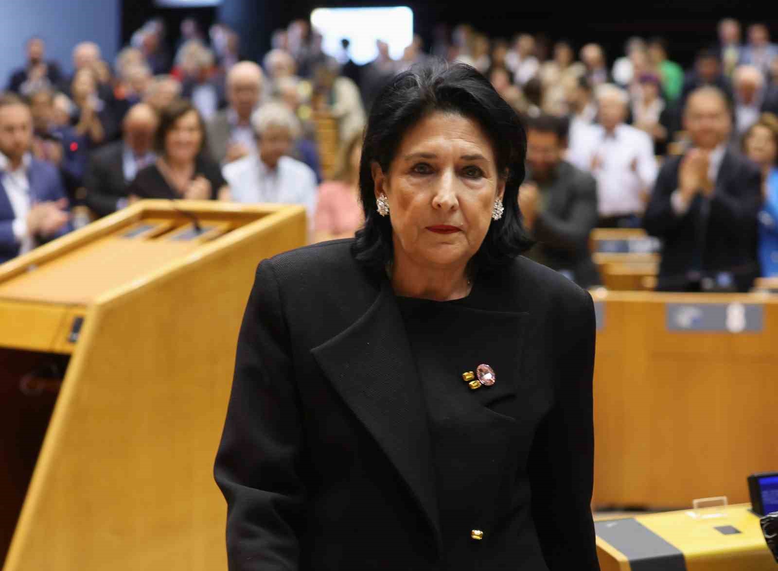 Gürcistan Cumhurbaşkanı Salome Zurabişvili, ülkede tartışmalara ve protestolara neden olan