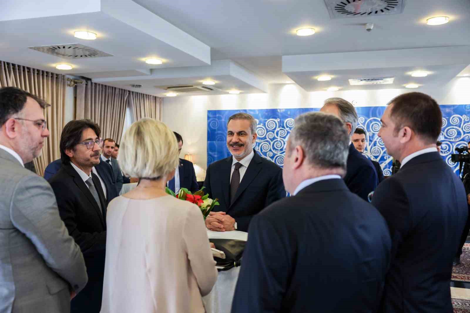 DIŞİŞLERİ BAKANI FİDAN, PAKİSTAN'DA TÜRK İŞ İNSANLARI VE KURUM TEMSİLCİLERİ