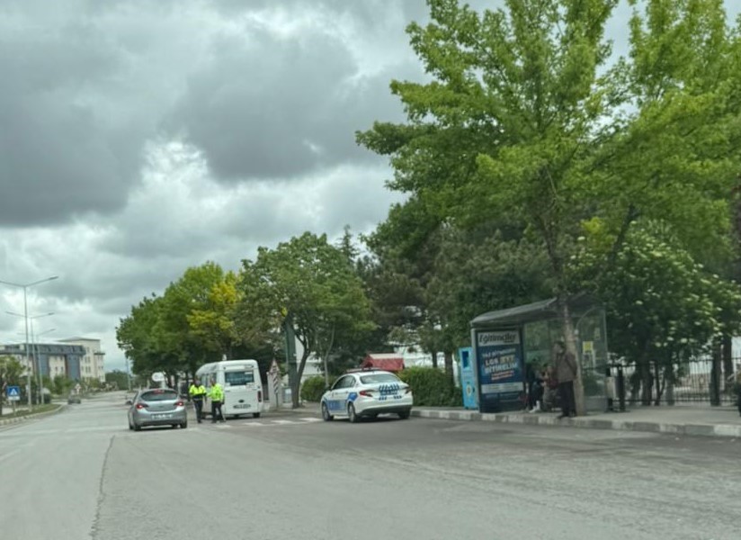 Afyonkarahisar’da polis tarafından şehir içi yolcu taşımacılığı yapan dolmuş sürücülerine