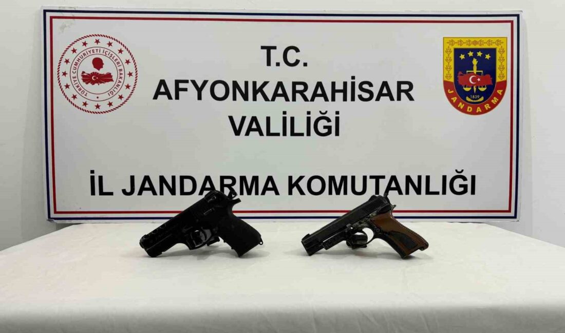 EKİPLER 2 ADET KURUSIKI TABANCA ELE GEÇİRDİ.