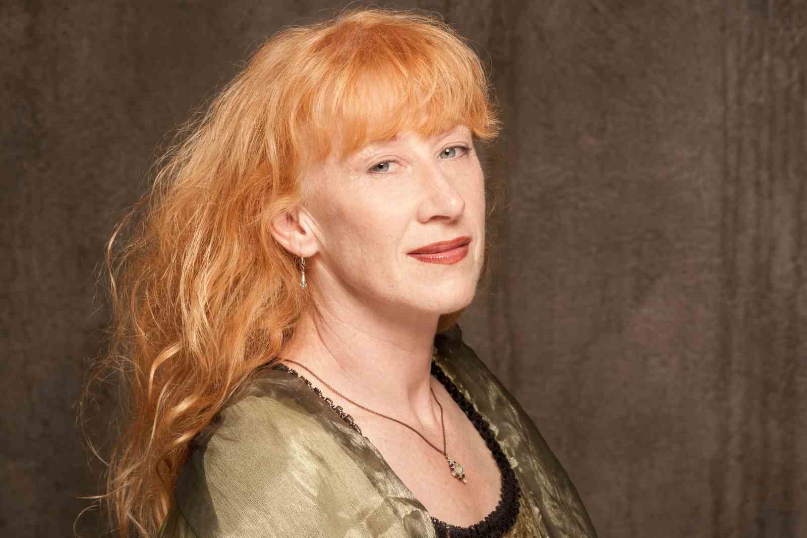 Kanadalı şarkıcı ve besteci Loreena McKennitt, 30 yılı aşan kariyerinde