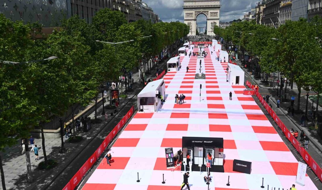 Fransa’nın başkenti Paris’teki dünyaca ünlü Şanzelize Caddesi’nde yaklaşık 4 bin