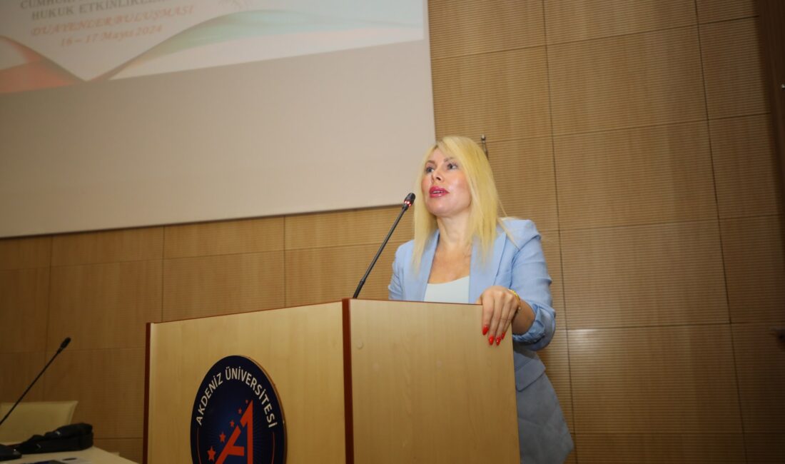 Akdeniz Üniversitesi Hukuk Fakültesinde meslekte 50 yılını dolduran hukukçuların katılımıyla